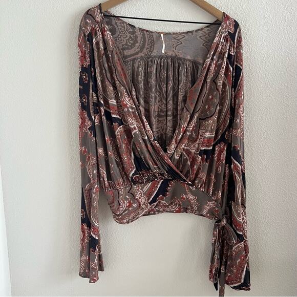 Free People Fiona Print Top Surplice Statement Sleeve Blouse Shirt Medium - Picture 2 of 13